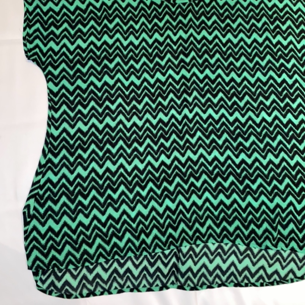 Cheveron Pattern Blouse - Picture 2 of 6